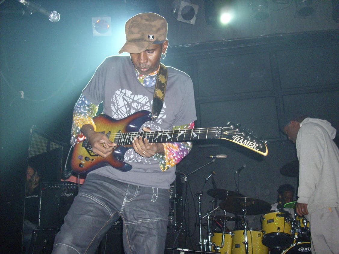 Find Your Perfect Electric Guitar: Ergonomics for Aspiring Rockstars (Strat, Tele, LP, SG Compared)